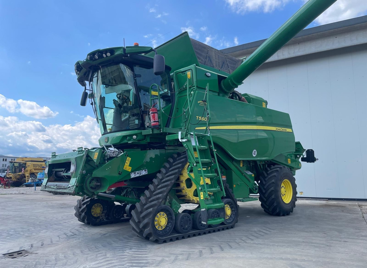 JOHN DEERE MIETITREBBIA T 560 - Combină de recoltat cereale: Foto 1 JOHN DEERE MIETITREBBIA T 560 - Combină de recoltat cereale: Foto 1