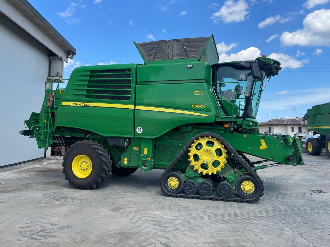 JOHN DEERE MIETITREBBIA T 560 - Combină de recoltat cereale: Foto 2 JOHN DEERE MIETITREBBIA T 560 - Combină de recoltat cereale: Foto 2