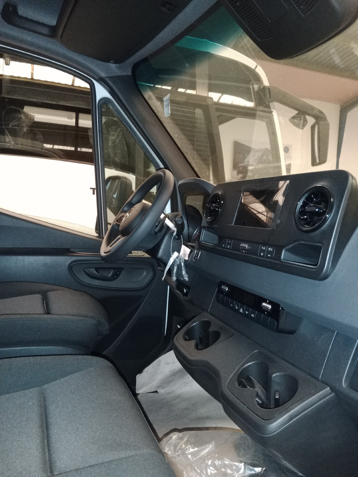 MERCEDES-BENZ SPRINTER 519 - Camion platformă: Foto 3 MERCEDES-BENZ SPRINTER 519 - Camion platformă: Foto 3