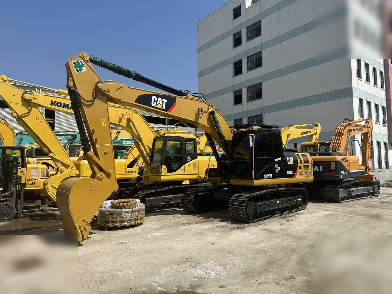 CATERPILLAR 320D2L - Excavator pe şenile: Foto 4 CATERPILLAR 320D2L - Excavator pe şenile: Foto 4