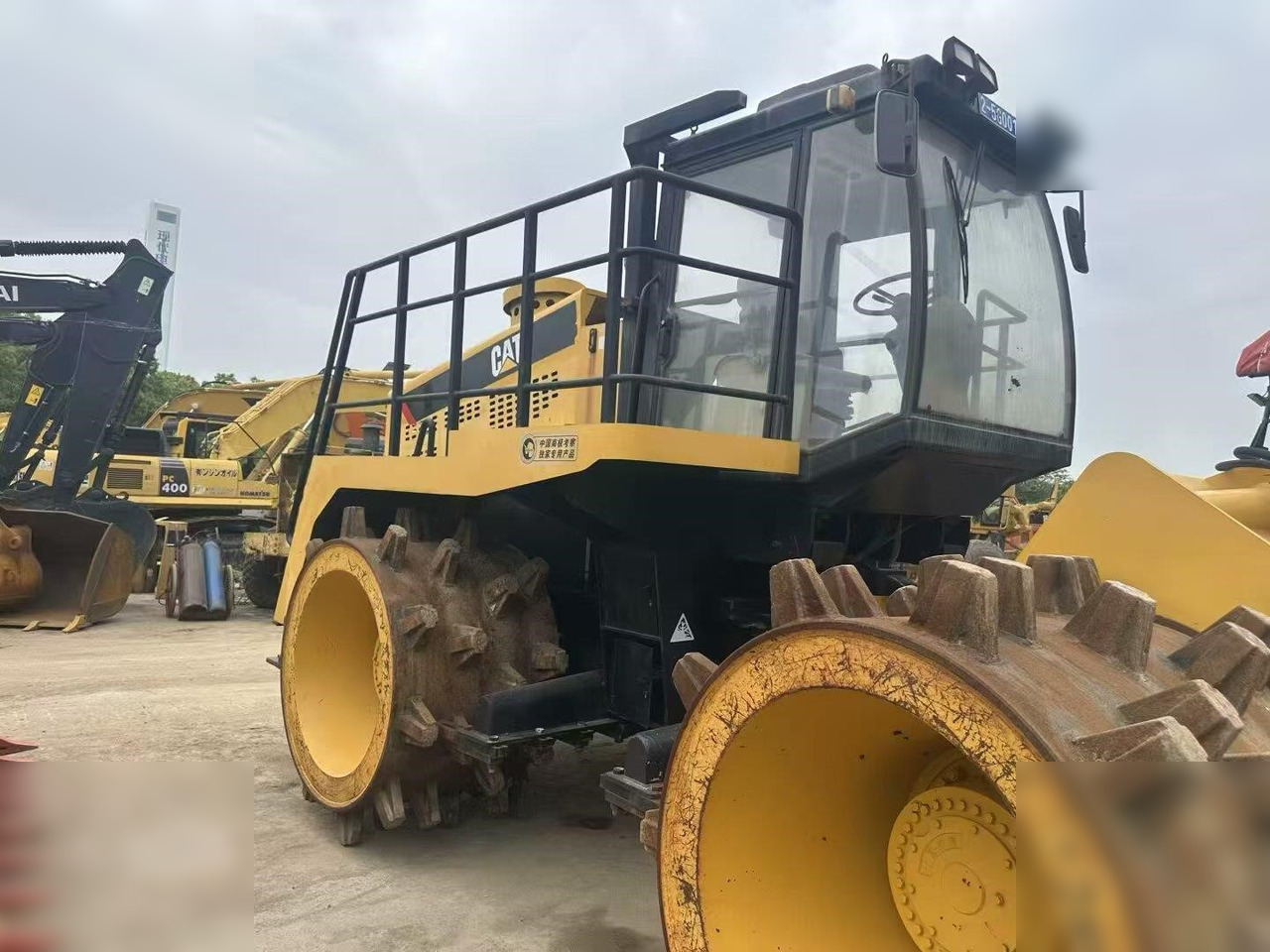 CATERPILLAR 816A - Compactor: Foto 1 CATERPILLAR 816A - Compactor: Foto 1