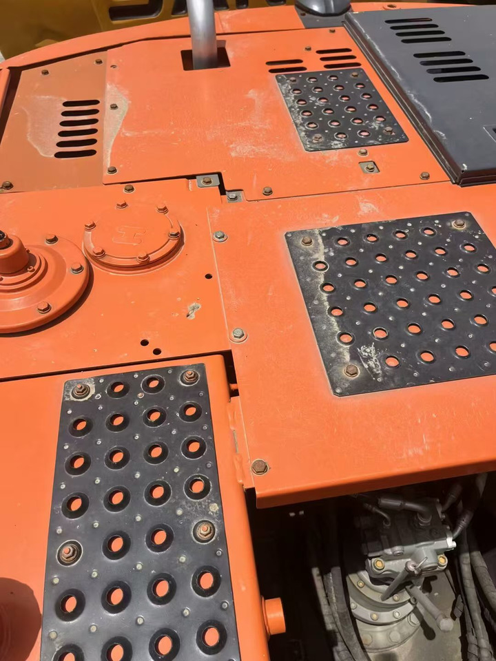 HITACHI ZX130 - Excavator pe şenile: Foto 4 HITACHI ZX130 - Excavator pe şenile: Foto 4