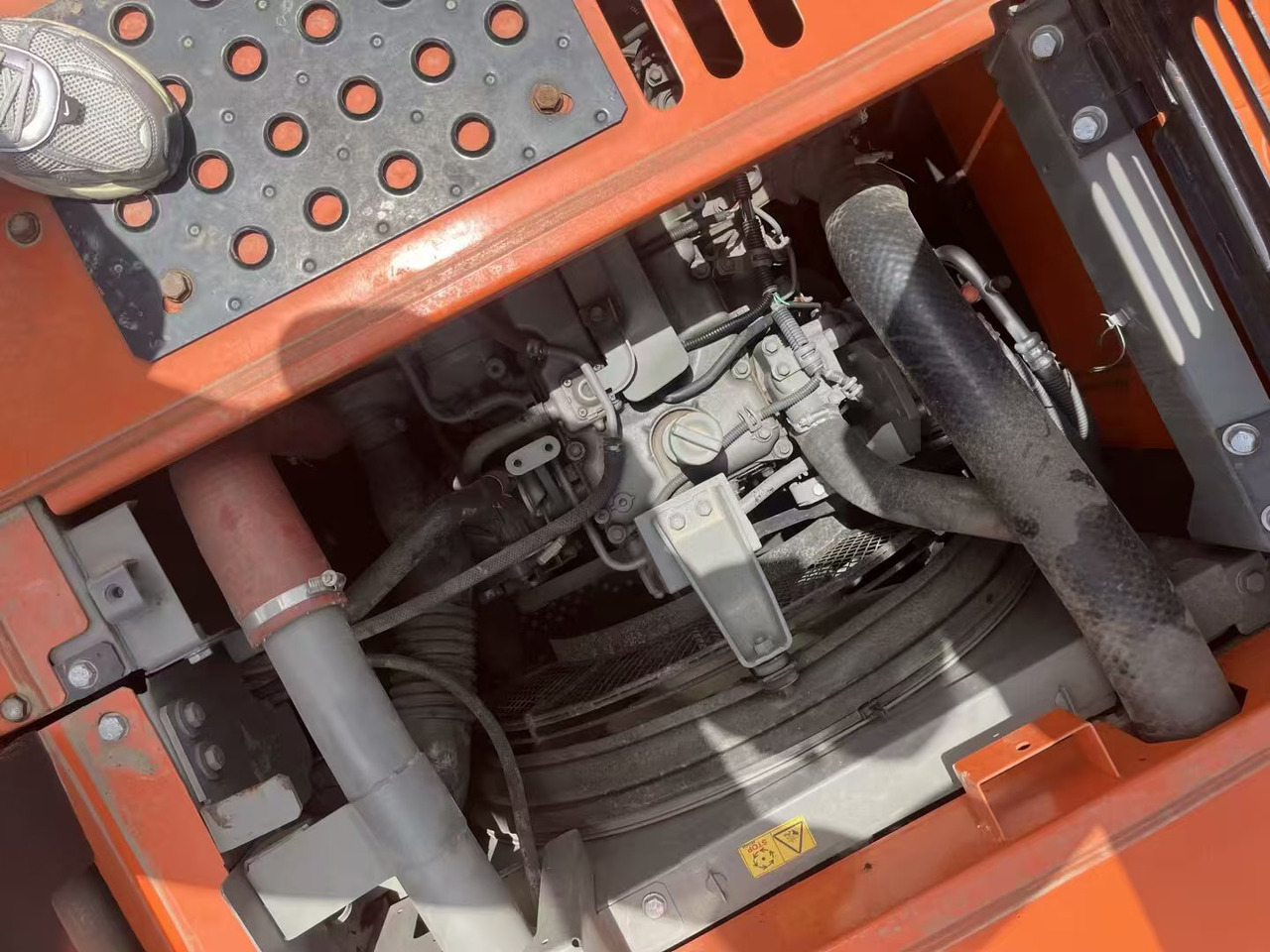 HITACHI ZX130 - Excavator pe şenile: Foto 2 HITACHI ZX130 - Excavator pe şenile: Foto 2