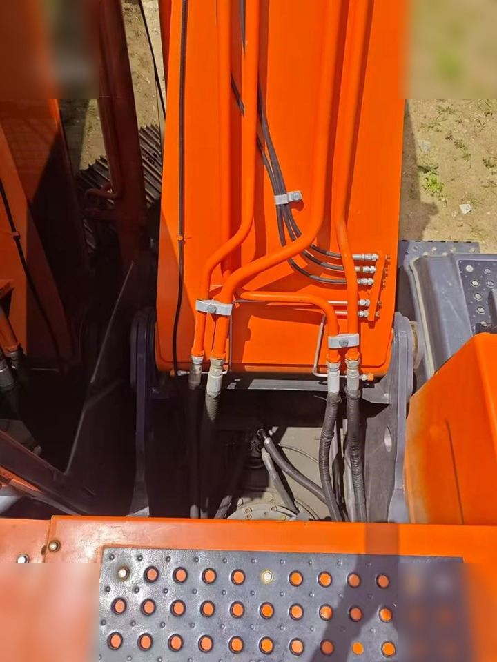 HITACHI ZX240 - Excavator pe şenile: Foto 5 HITACHI ZX240 - Excavator pe şenile: Foto 5