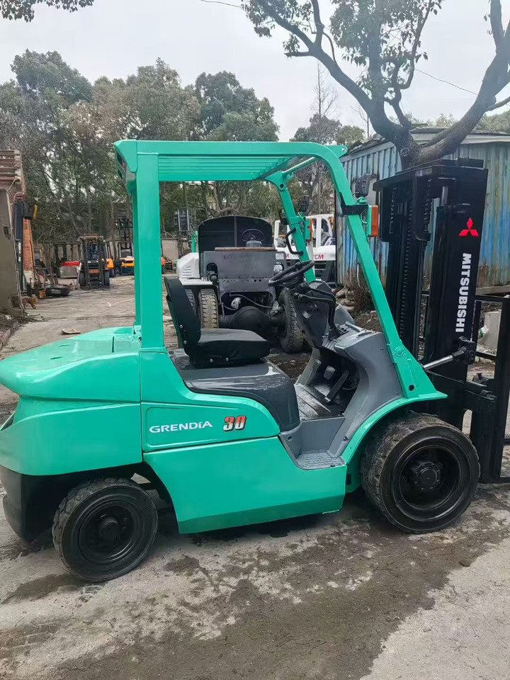 MITSUBISHI 3-ton - Stivuitor diesel: Foto 2 MITSUBISHI 3-ton - Stivuitor diesel: Foto 2