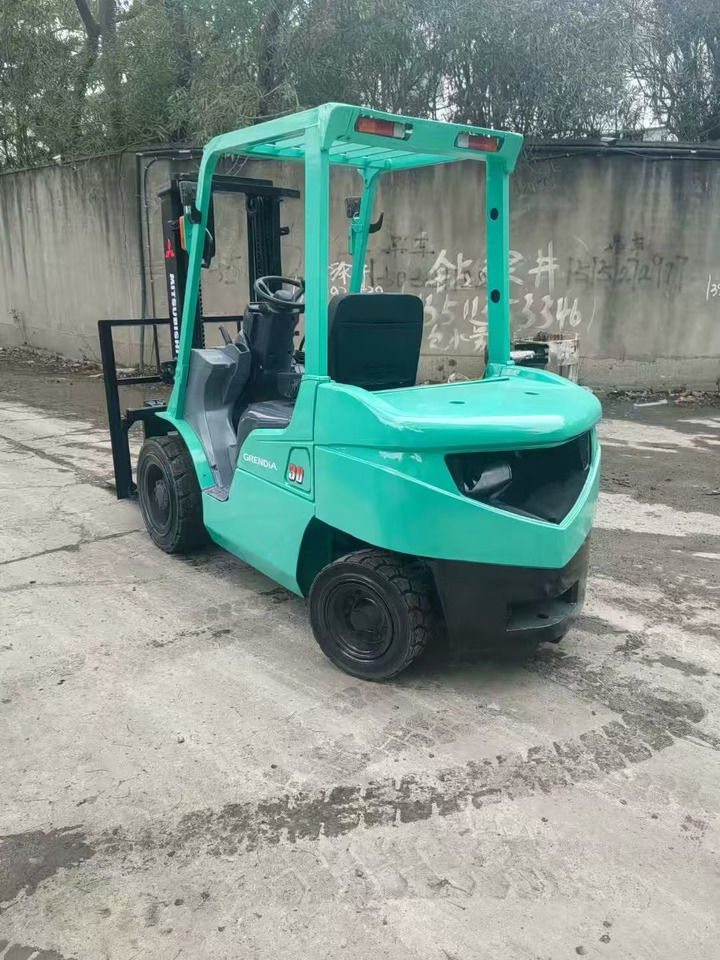 MITSUBISHI 3-ton - Stivuitor diesel: Foto 3 MITSUBISHI 3-ton - Stivuitor diesel: Foto 3