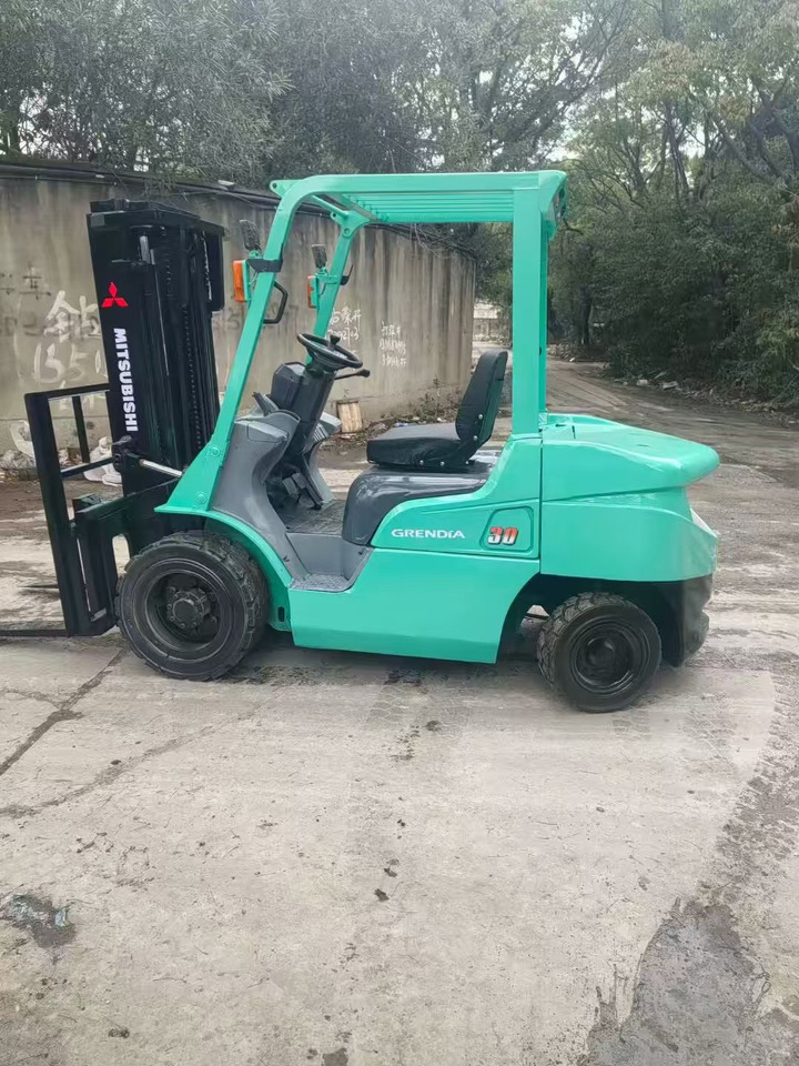 MITSUBISHI 3-ton - Stivuitor diesel: Foto 4 MITSUBISHI 3-ton - Stivuitor diesel: Foto 4