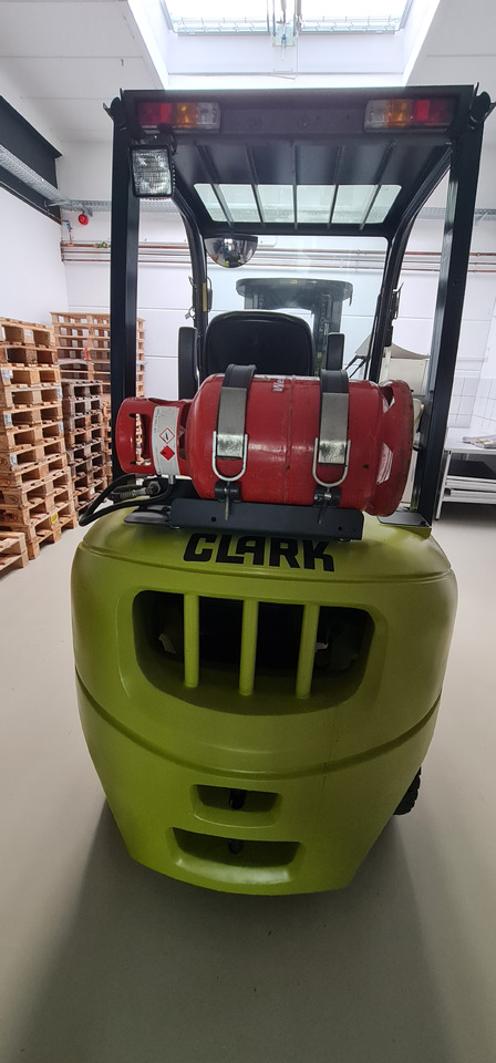 CLARK GTX 25L - Stivuitor GPL: Foto 3 CLARK GTX 25L - Stivuitor GPL: Foto 3