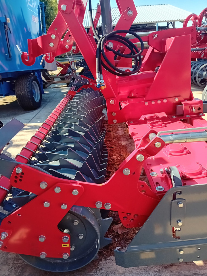 UNIA HERMES 3 - Grapă rotativă: Foto 1 UNIA HERMES 3 - Grapă rotativă: Foto 1