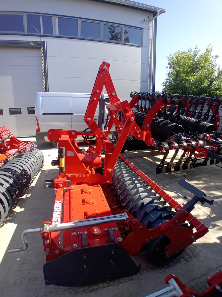 UNIA HERMES 3 - Grapă rotativă: Foto 2 UNIA HERMES 3 - Grapă rotativă: Foto 2