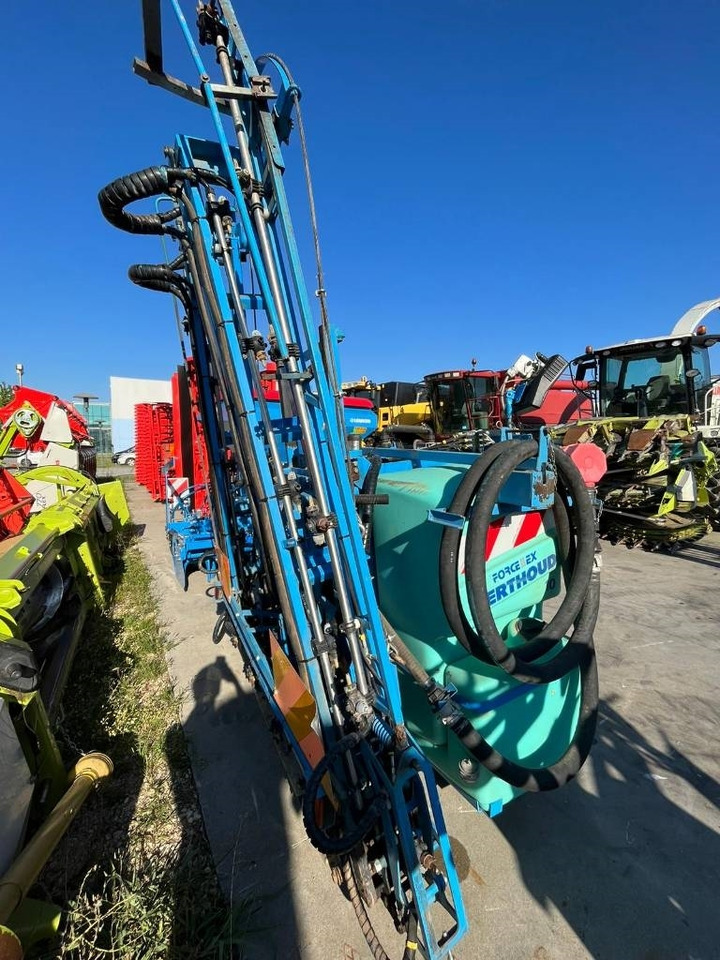 Berthoud Force 1000 - Maşină de erbicidat purtata: Foto 5 Berthoud Force 1000 - Maşină de erbicidat purtata: Foto 5