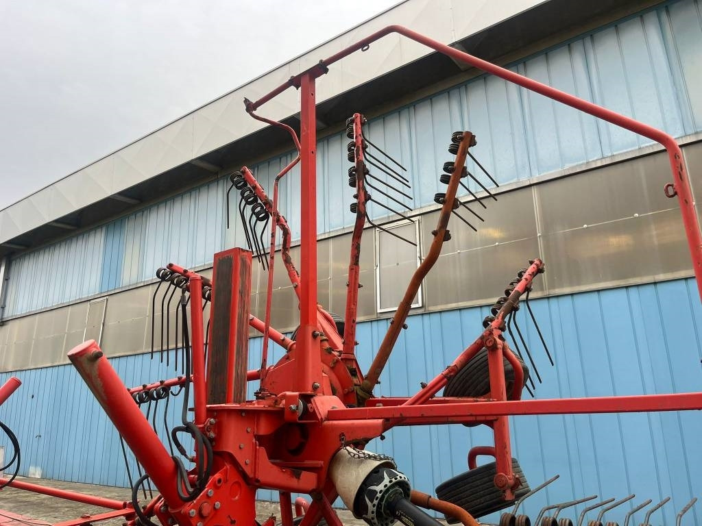 Kuhn 6520 - Maşină de întors fânul: Foto 4 Kuhn 6520 - Maşină de întors fânul: Foto 4