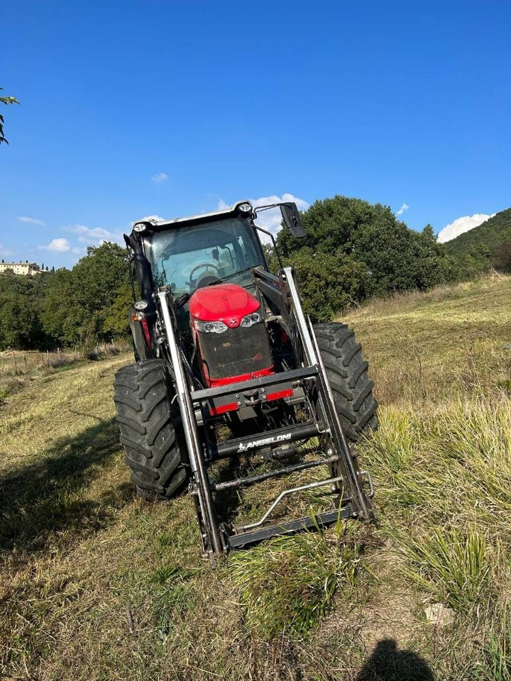 Massey Ferguson 5710 - Tractor agricol: Foto 5 Massey Ferguson 5710 - Tractor agricol: Foto 5