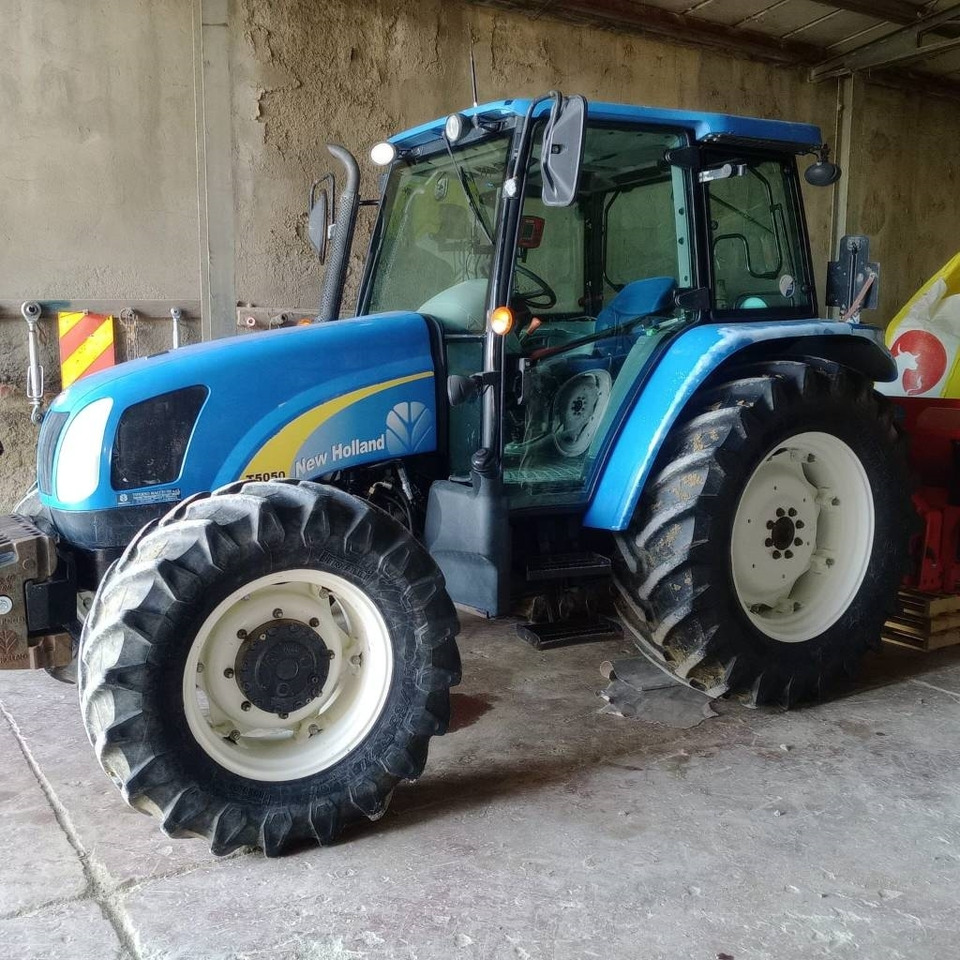 New Holland T 5050 - Tractor agricol: Foto 1 New Holland T 5050 - Tractor agricol: Foto 1