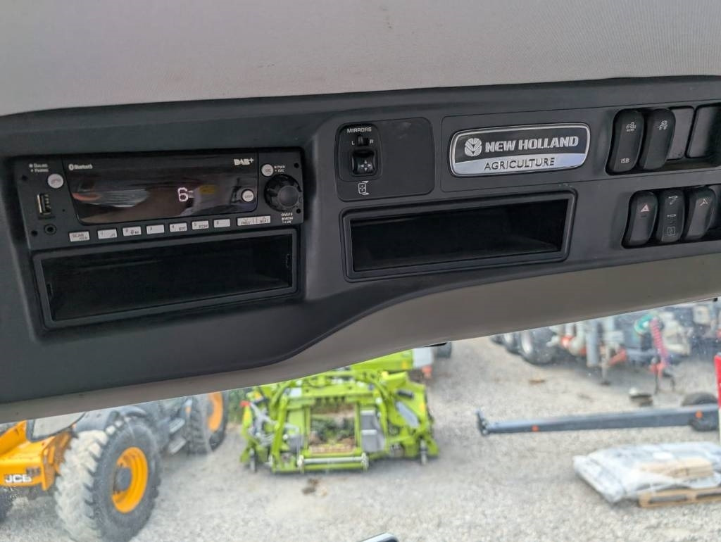 New Holland T 8.380 - Tractor agricol: Foto 2 New Holland T 8.380 - Tractor agricol: Foto 2