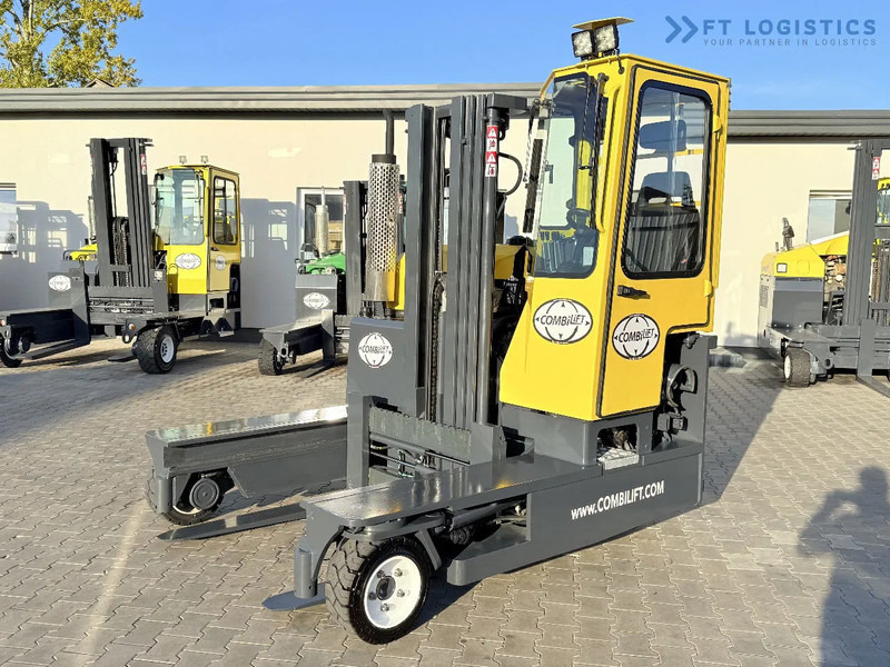 Combilift C3000 / GAS / TRIPLEX 4900MM / FREE LIFT / FORK POSITIONER / FULL CABIN / EXCELLENT CONDITION / Wide range of four-way and side - Stivuitor cu catarg retractabil, cu schimbare rapidă de direcţie: Foto 3 Combilift C3000 / GAS / TRIPLEX 4900MM / FREE LIFT / FORK POSITIONER / FULL CABIN / EXCELLENT CONDITION / Wide range of four-way and side - Stivuitor cu catarg retractabil, cu schimbare rapidă de direcţie: Foto 3