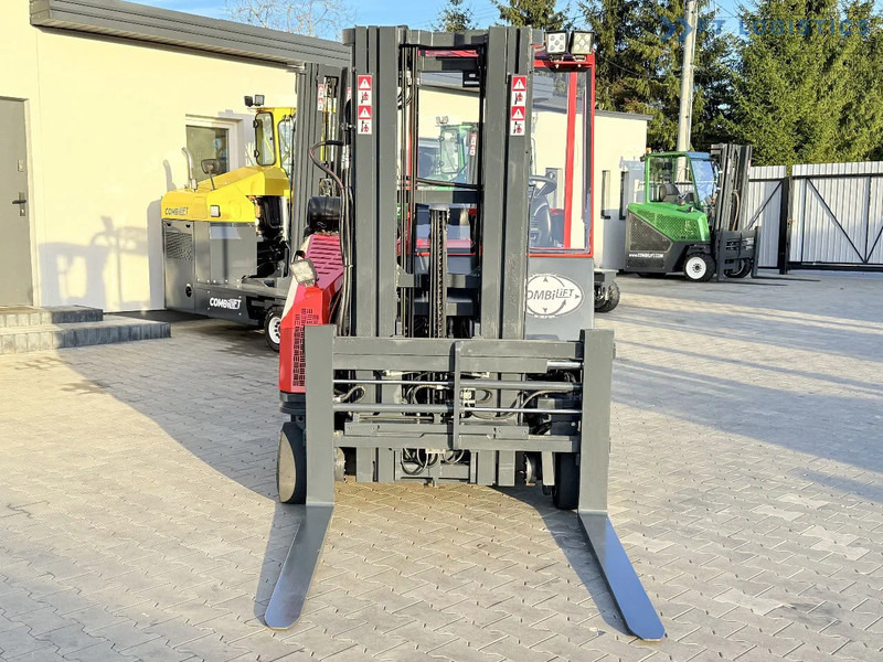 Combilift C3000CB / GAS / TRIPLEX 4900MM / FREE LIFT / SIDE SHIFT / FORK POSITIONER / EXCELLENT CONDITION / Wide range of four-way and sid - Stivuitor cu catarg retractabil, cu schimbare rapidă de direcţie: Foto 5 Combilift C3000CB / GAS / TRIPLEX 4900MM / FREE LIFT / SIDE SHIFT / FORK POSITIONER / EXCELLENT CONDITION / Wide range of four-way and sid - Stivuitor cu catarg retractabil, cu schimbare rapidă de direcţie: Foto 5