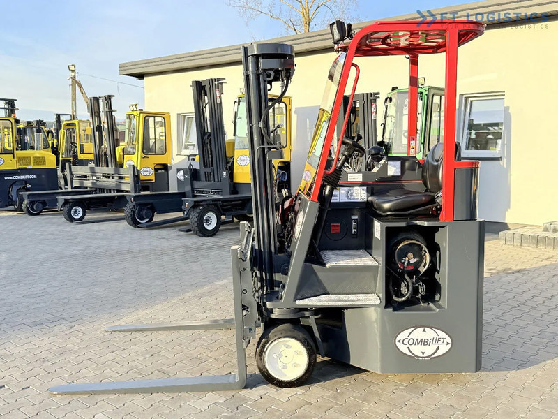 Combilift C3000CB / GAS / TRIPLEX 4900MM / FREE LIFT / SIDE SHIFT / FORK POSITIONER / EXCELLENT CONDITION / Wide range of four-way and sid - Stivuitor cu catarg retractabil, cu schimbare rapidă de direcţie: Foto 2 Combilift C3000CB / GAS / TRIPLEX 4900MM / FREE LIFT / SIDE SHIFT / FORK POSITIONER / EXCELLENT CONDITION / Wide range of four-way and sid - Stivuitor cu catarg retractabil, cu schimbare rapidă de direcţie: Foto 2