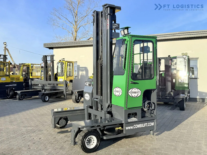 Combilift C4000 / GAS / TRIPLEX - 6900MM / FREE-LIFT / FULL CABIN C4000 / GAS / TRIPLEX - 6900MM / FREE-LIFT / FULL CABIN - Stivuitor cu catarg retractabil, cu schimbare rapidă de direcţie: Foto 3 Combilift C4000 / GAS / TRIPLEX - 6900MM / FREE-LIFT / FULL CABIN C4000 / GAS / TRIPLEX - 6900MM / FREE-LIFT / FULL CABIN - Stivuitor cu catarg retractabil, cu schimbare rapidă de direcţie: Foto 3