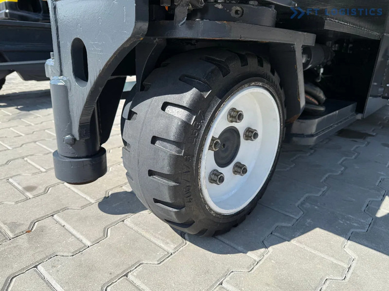 Combilift C5000E / ELECTRIC / TRIPLEX 8300MM / FULL FREE LIFT / WIDE FORK POSITIONER / SIDE SHIFT / BATTERY LIKE NEW C5000E / ELECTRIC / T - Stivuitor cu catarg retractabil, cu schimbare rapidă de direcţie: Foto 3 Combilift C5000E / ELECTRIC / TRIPLEX 8300MM / FULL FREE LIFT / WIDE FORK POSITIONER / SIDE SHIFT / BATTERY LIKE NEW C5000E / ELECTRIC / T - Stivuitor cu catarg retractabil, cu schimbare rapidă de direcţie: Foto 3