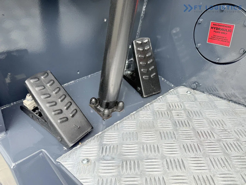 Stivuitor cu catarg retractabil, cu schimbare rapidă de direcţie Combilift CB4000 / GAS / TRIPLEX 5200MM / FREE LIFT / FORK POSITIONER / SIDE SHIFT / EXCELLENT CONDITION / Wide range of four-way and side: Foto 10 Stivuitor cu catarg retractabil, cu schimbare rapidă de direcţie Combilift CB4000 / GAS / TRIPLEX 5200MM / FREE LIFT / FORK POSITIONER / SIDE SHIFT / EXCELLENT CONDITION / Wide range of four-way and side: Foto 10