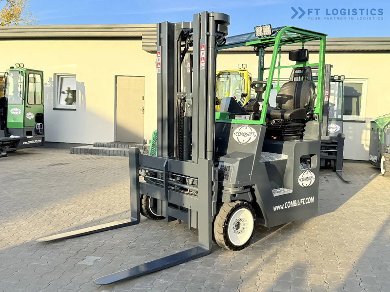 Combilift CB4000 / GAS / TRIPLEX 5200MM / FREE LIFT / FORK POSITIONER / SIDE SHIFT / EXCELLENT CONDITION / Wide range of four-way and side - Stivuitor cu catarg retractabil, cu schimbare rapidă de direcţie: Foto 3 Combilift CB4000 / GAS / TRIPLEX 5200MM / FREE LIFT / FORK POSITIONER / SIDE SHIFT / EXCELLENT CONDITION / Wide range of four-way and side - Stivuitor cu catarg retractabil, cu schimbare rapidă de direcţie: Foto 3