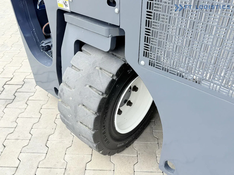 Stivuitor cu catarg retractabil, cu schimbare rapidă de direcţie Combilift CB4000 / GAS / TRIPLEX 5200MM / FREE LIFT / FORK POSITIONER / SIDE SHIFT / EXCELLENT CONDITION / Wide range of four-way and side: Foto 8