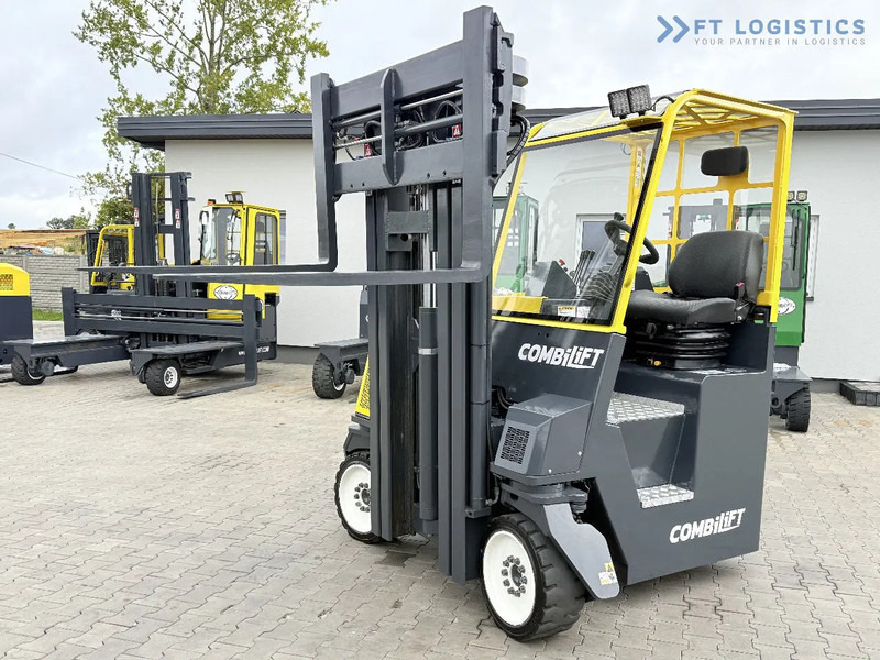 Stivuitor cu catarg retractabil, cu schimbare rapidă de direcţie Combilift CB4000 / GAS / TRIPLEX 5200MM / FREE LIFT / FORK POSITIONER / SIDE SHIFT / EXCELLENT CONDITION / Wide range of four-way and side: Foto 20 Stivuitor cu catarg retractabil, cu schimbare rapidă de direcţie Combilift CB4000 / GAS / TRIPLEX 5200MM / FREE LIFT / FORK POSITIONER / SIDE SHIFT / EXCELLENT CONDITION / Wide range of four-way and side: Foto 20