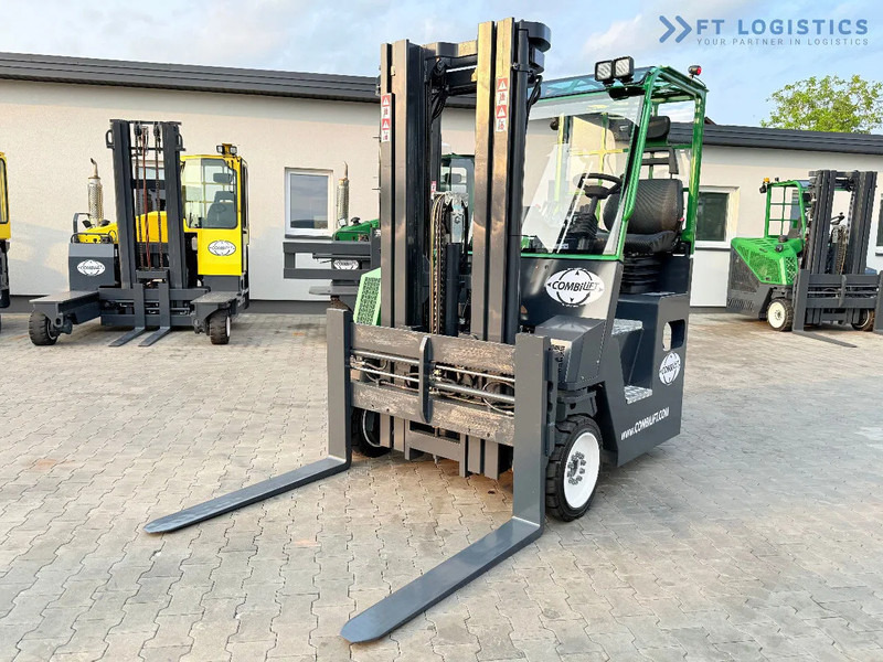 Combilift COMBILIFT C4000CB – TRIPLEX 5200mm – Year 2017 – LPG – FREE LIFT – SIDESHIFT – FORK POSITIONER – CONDITION 5/5 COMBILIFT C4000CB - Stivuitor cu catarg retractabil, cu schimbare rapidă de direcţie: Foto 3 Combilift COMBILIFT C4000CB – TRIPLEX 5200mm – Year 2017 – LPG – FREE LIFT – SIDESHIFT – FORK POSITIONER – CONDITION 5/5 COMBILIFT C4000CB - Stivuitor cu catarg retractabil, cu schimbare rapidă de direcţie: Foto 3