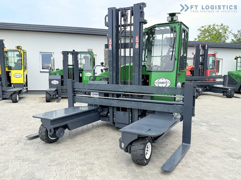 Stivuitor cu catarg retractabil, cu schimbare rapidă de direcţie Combilift Combilift C4500 / DIESEL / DUPLEX 4000MM / WIDE FORK POSITIONER / HEATING / FULL CABIN / PERFECT CONDITION / Wide range of four-: Foto 1