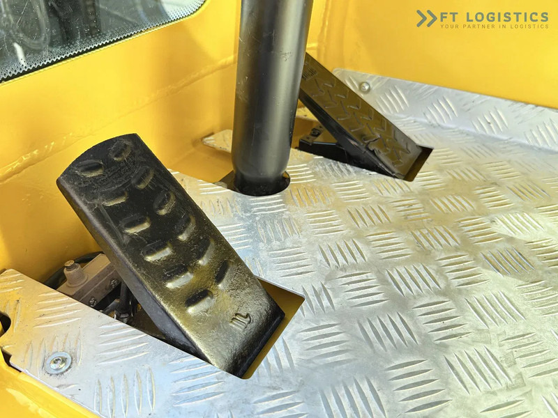 Stivuitor cu catarg retractabil, cu schimbare rapidă de direcţie Combilift Combilift C5000 / DIESEL / TRIPLEX 6000MM / FREE LIFT / FORK POSITIONER / BUILT-IN SCALE / HEATING / FULL CABIN / PERFECT CONDIT: Foto 15 Stivuitor cu catarg retractabil, cu schimbare rapidă de direcţie Combilift Combilift C5000 / DIESEL / TRIPLEX 6000MM / FREE LIFT / FORK POSITIONER / BUILT-IN SCALE / HEATING / FULL CABIN / PERFECT CONDIT: Foto 15