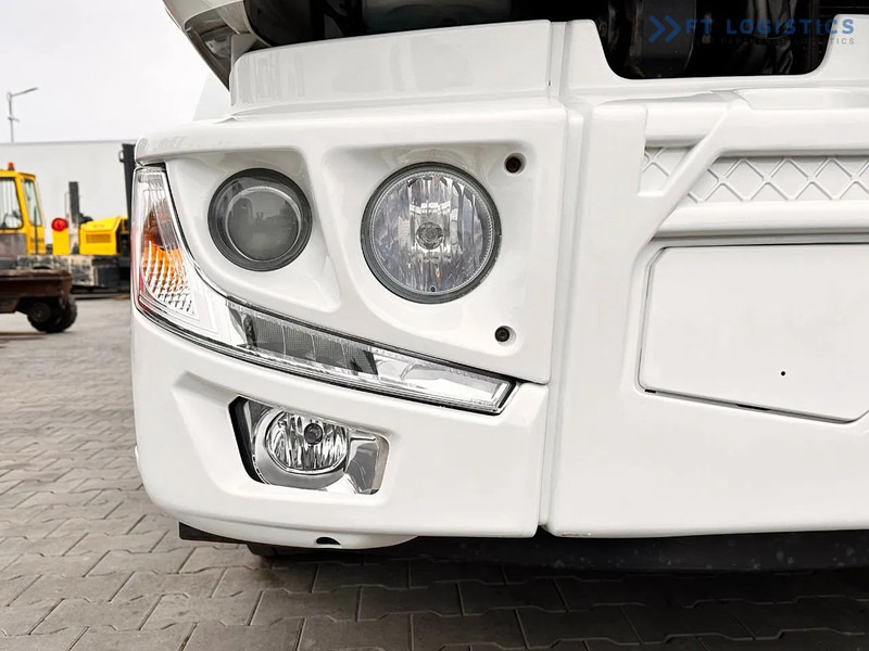 Renault Midlum 250 Renault D 250 / AUTOMATIC / 4X2 / 18 PALLETS / TAIL LIFT / SIDE BOARDS / curtainsider truck - Camion cu prelată: Foto 4 Renault Midlum 250 Renault D 250 / AUTOMATIC / 4X2 / 18 PALLETS / TAIL LIFT / SIDE BOARDS / curtainsider truck - Camion cu prelată: Foto 4