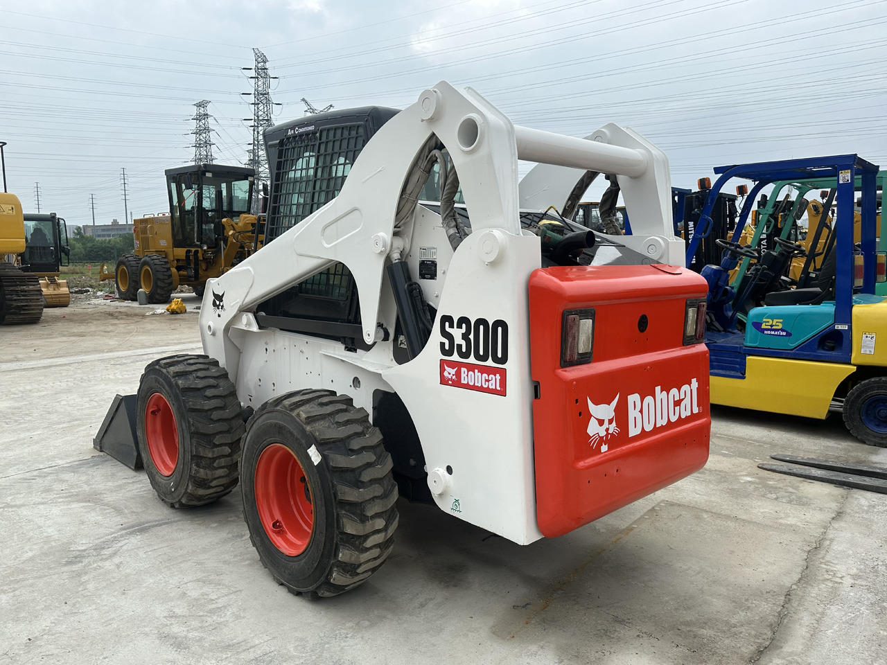 Second hand Hot sale skid-steers Bobcat S300 - Mini încărcător: Foto 2 Second hand Hot sale skid-steers Bobcat S300 - Mini încărcător: Foto 2