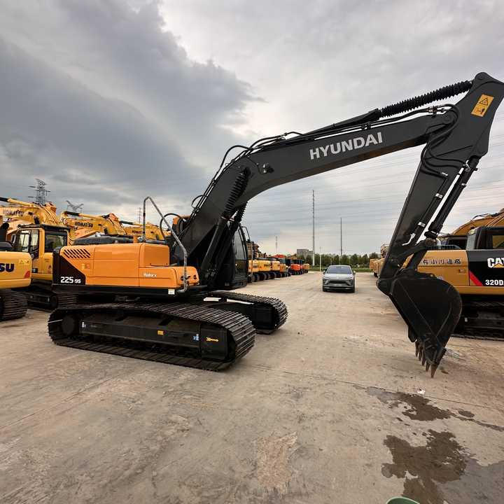 Used Hyundai 225LC-9S Excavator with Excellent Performance for Sale - Excavator pe şenile: Foto 2 Used Hyundai 225LC-9S Excavator with Excellent Performance for Sale - Excavator pe şenile: Foto 2