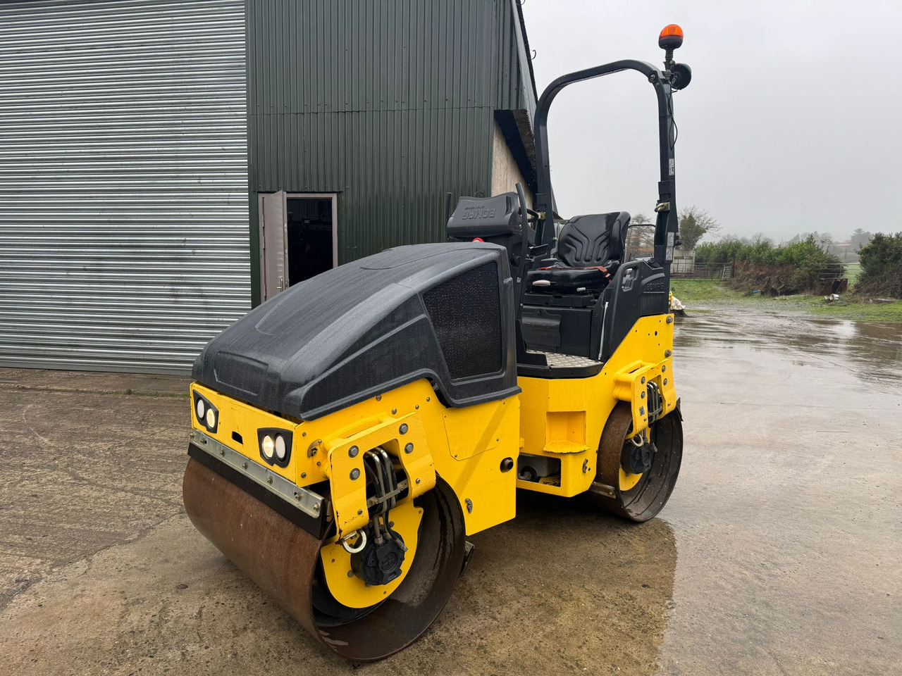 BOMAG BW120AD-5 - Cilindru compactor pentru asfalt: Foto 1 BOMAG BW120AD-5 - Cilindru compactor pentru asfalt: Foto 1