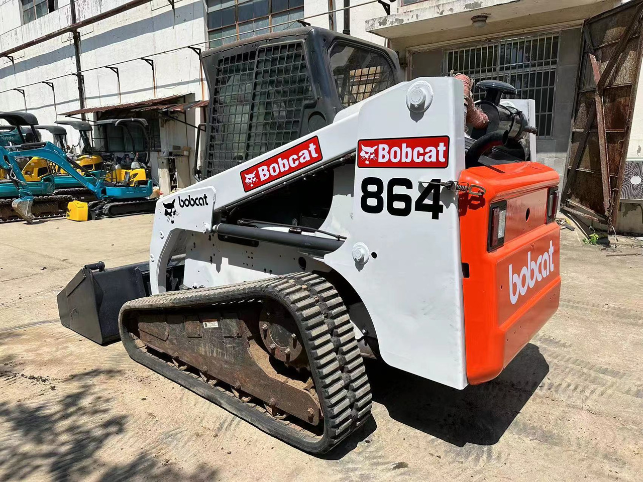 BOBCAT T864 - Mini încărcător: Foto 4 BOBCAT T864 - Mini încărcător: Foto 4