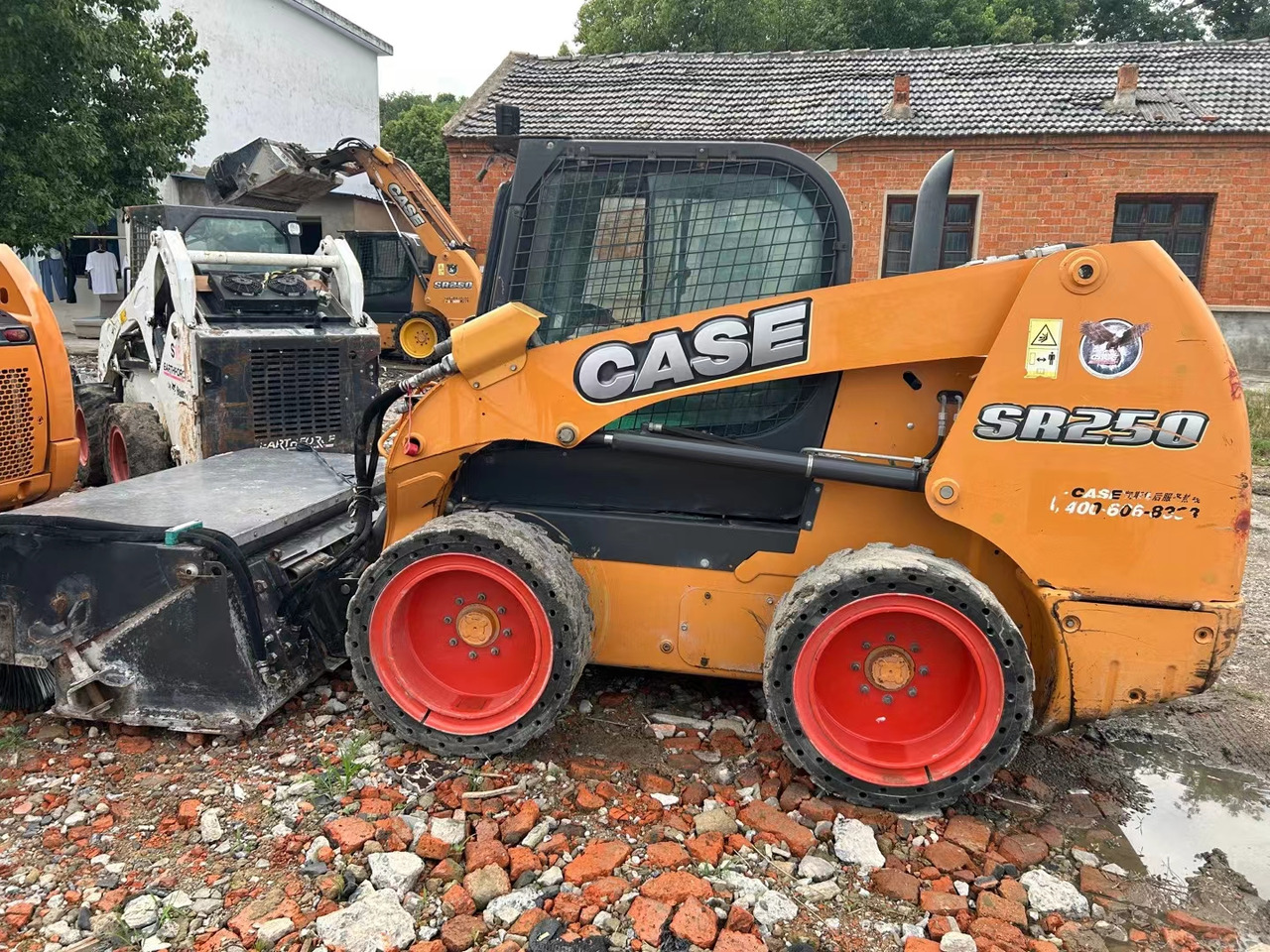 CASE SR250 - Mini încărcător: Foto 2 CASE SR250 - Mini încărcător: Foto 2