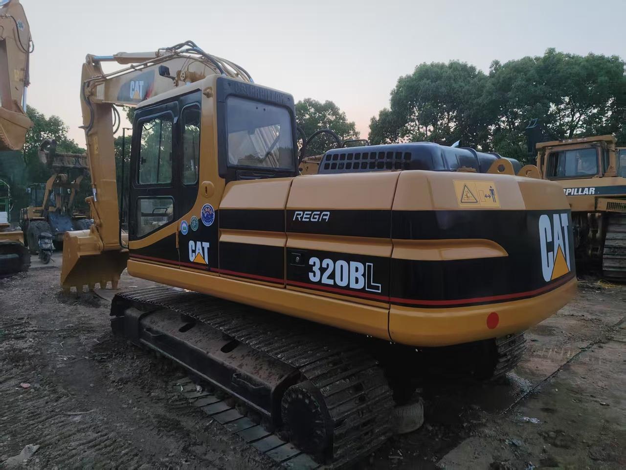 CATERPILLAR 320B - Excavator pe şenile: Foto 5 CATERPILLAR 320B - Excavator pe şenile: Foto 5