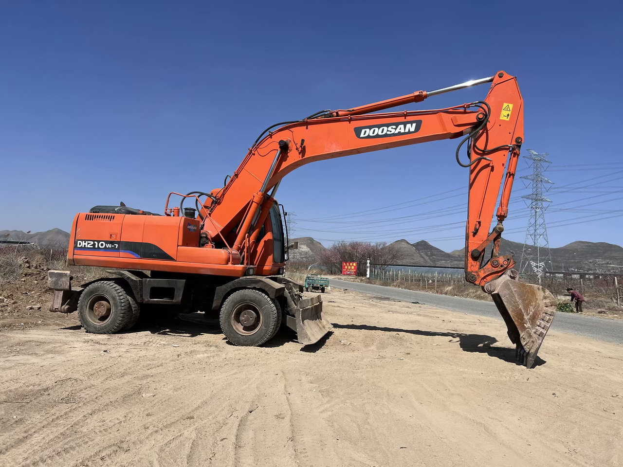 DOOSAN DH210W-7 - Excavator pe roţi: Foto 4 DOOSAN DH210W-7 - Excavator pe roţi: Foto 4