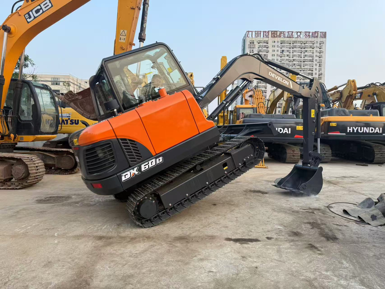 DOOSAN DX60D-10 - Mini excavator: Foto 1 DOOSAN DX60D-10 - Mini excavator: Foto 1