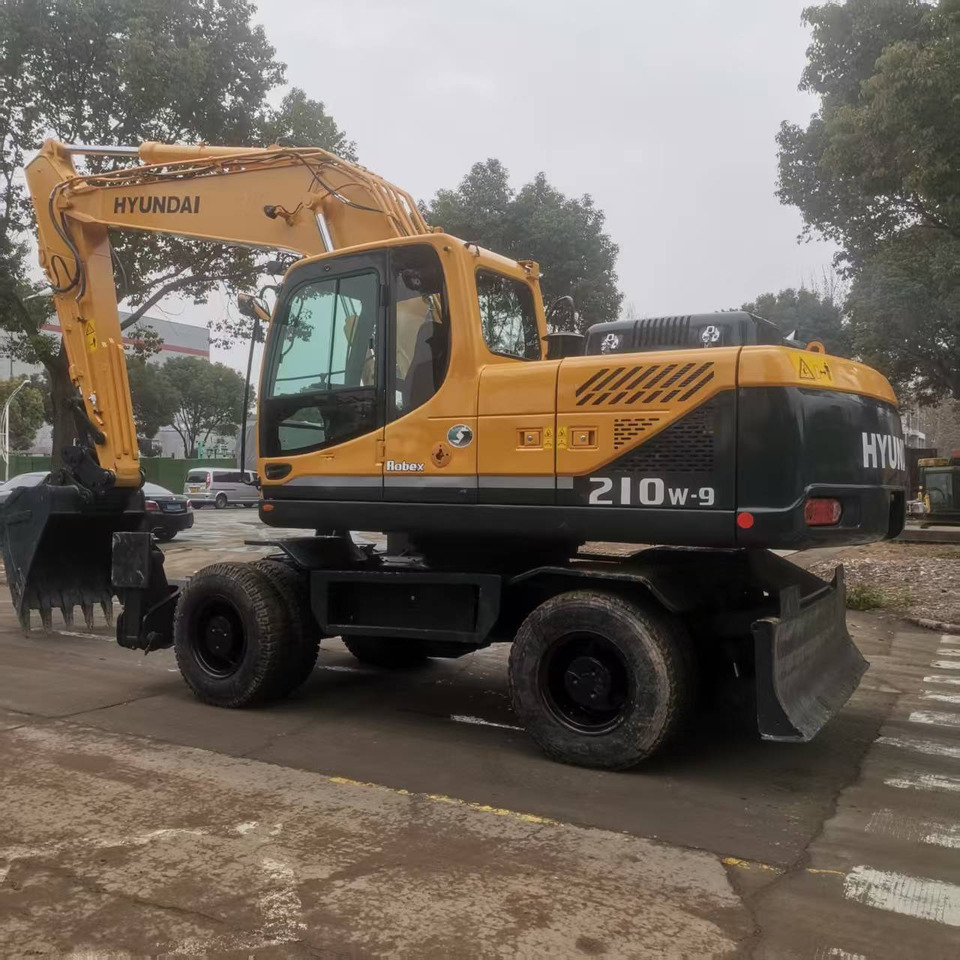 HYUNDAI R210W-9 - Excavator pe roţi: Foto 1 HYUNDAI R210W-9 - Excavator pe roţi: Foto 1