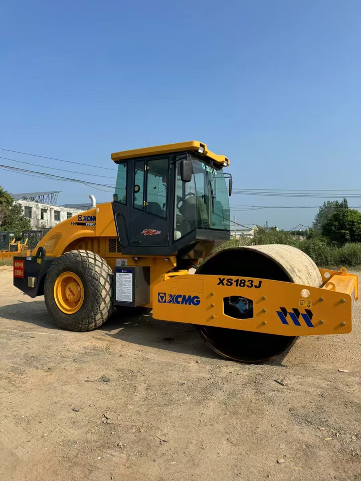 XCMG XS183J - Cilindru compactor pentru asfalt: Foto 4 XCMG XS183J - Cilindru compactor pentru asfalt: Foto 4