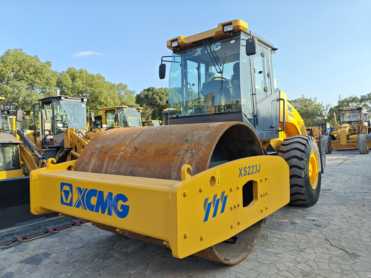 XCMG XS223J - Cilindru compactor pentru asfalt: Foto 1 XCMG XS223J - Cilindru compactor pentru asfalt: Foto 1