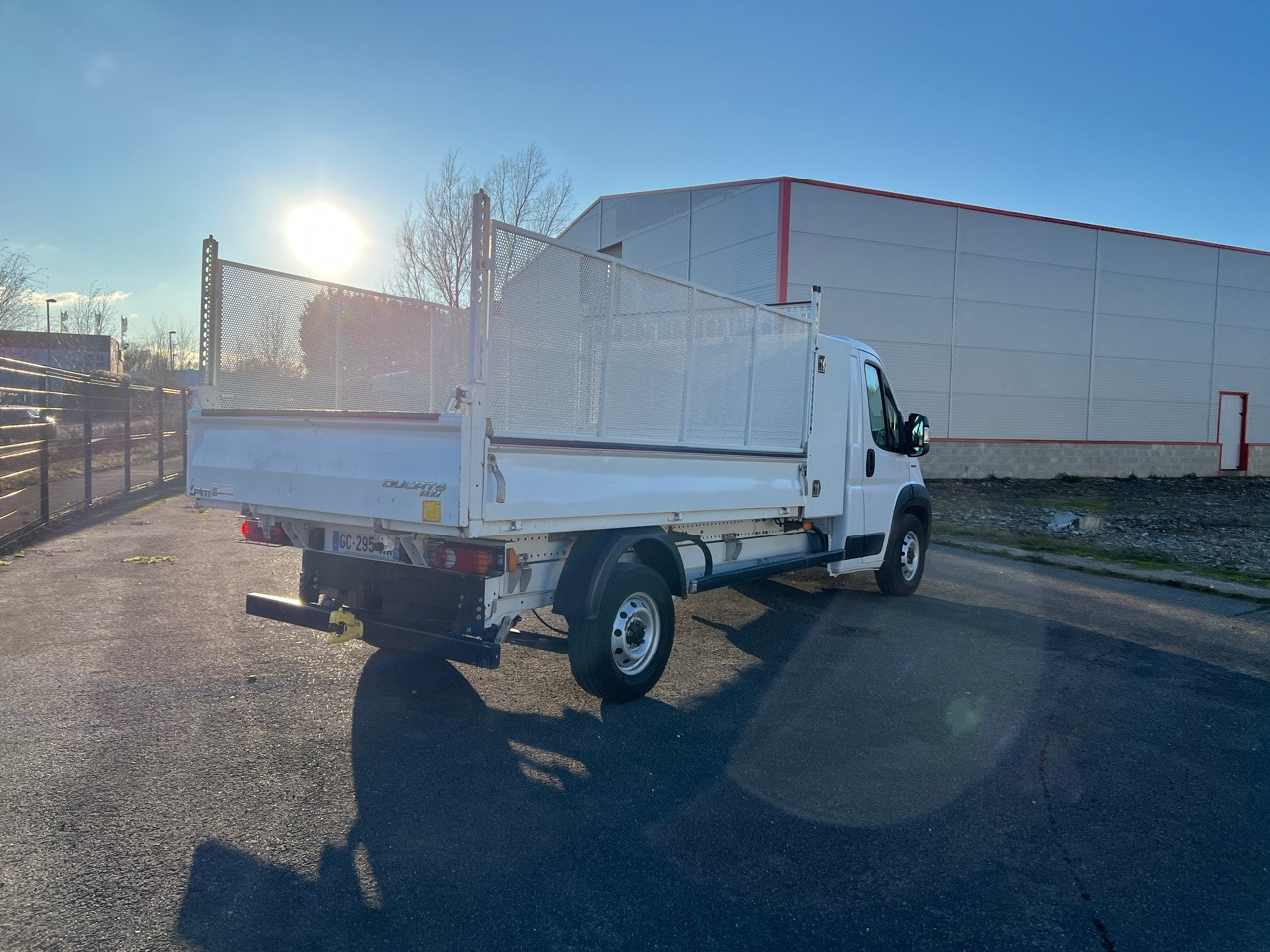 FIAT Ducato Benne + Coffre 2.3L 160 ch - Autoutilitară basculantă: Foto 2 FIAT Ducato Benne + Coffre 2.3L 160 ch - Autoutilitară basculantă: Foto 2