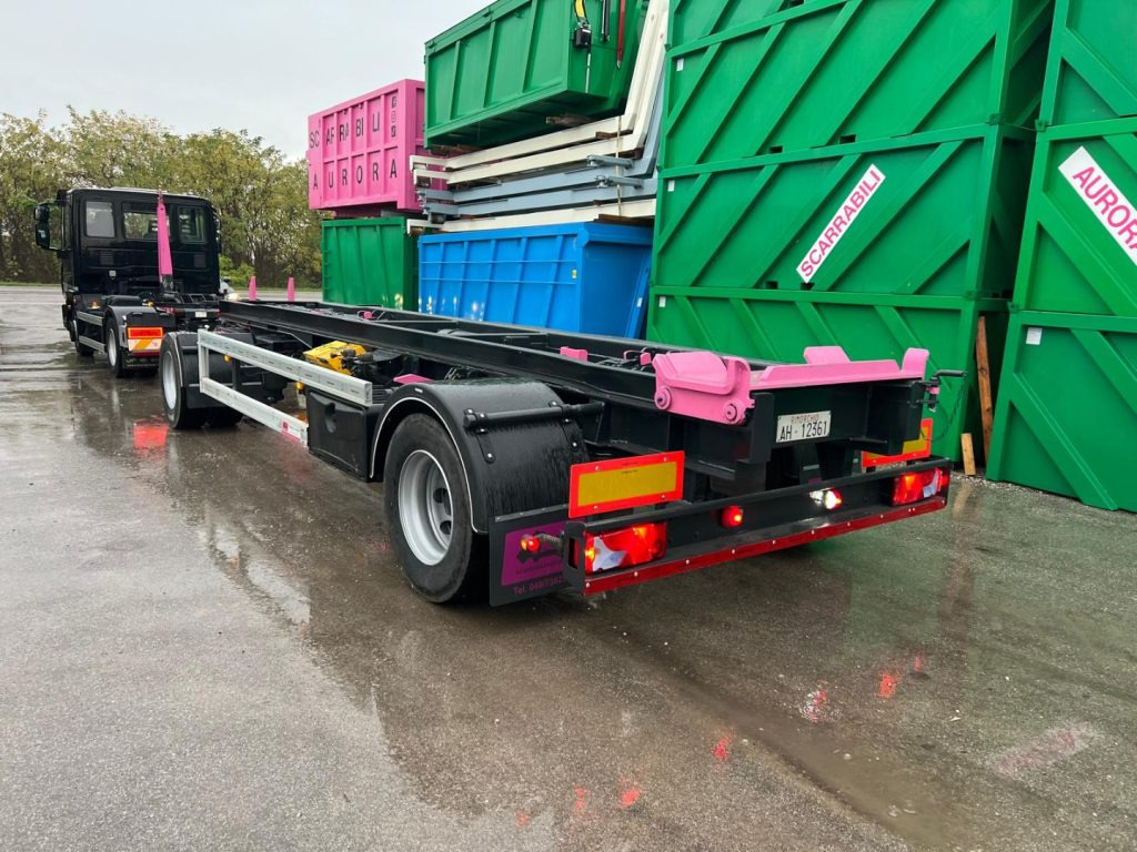 ATLAS RIMORCHIO ATLAS SCARRABILE - Remorcă abroll/ Skiploader: Foto 1 ATLAS RIMORCHIO ATLAS SCARRABILE - Remorcă abroll/ Skiploader: Foto 1