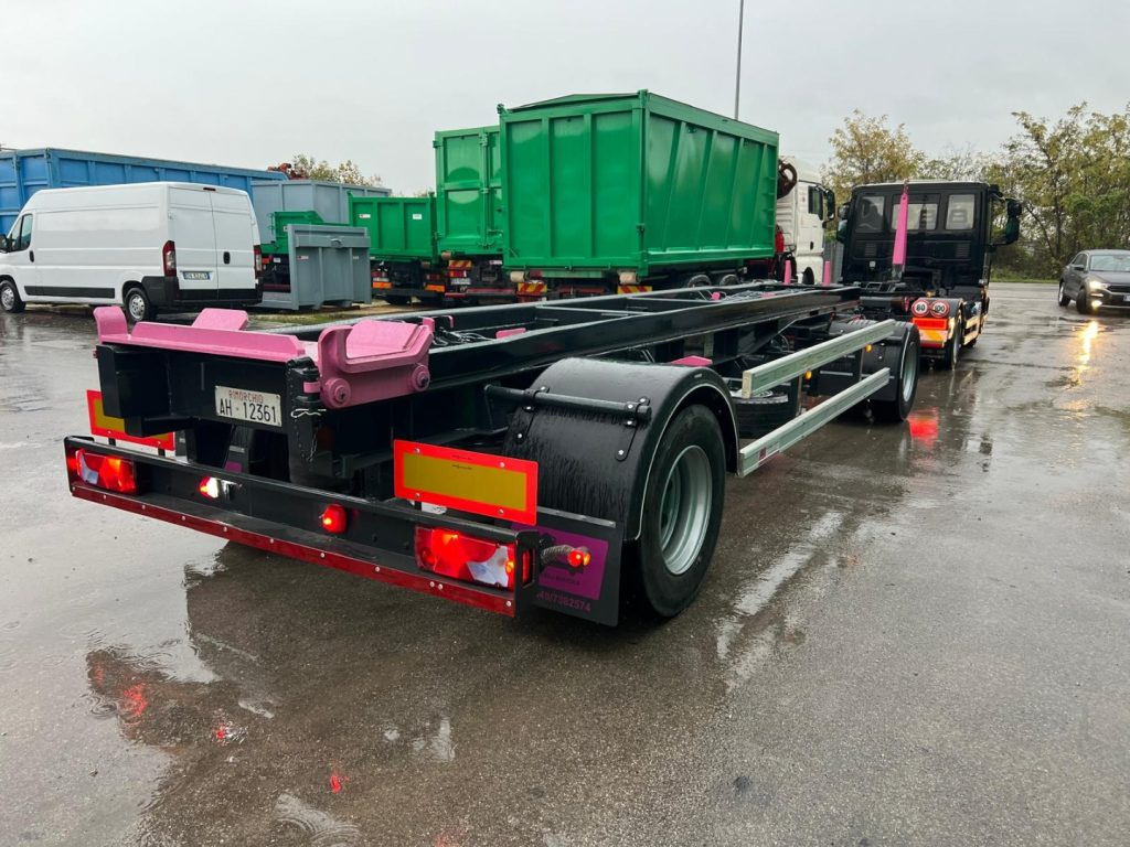 ATLAS RIMORCHIO ATLAS SCARRABILE - Remorcă abroll/ Skiploader: Foto 2 ATLAS RIMORCHIO ATLAS SCARRABILE - Remorcă abroll/ Skiploader: Foto 2