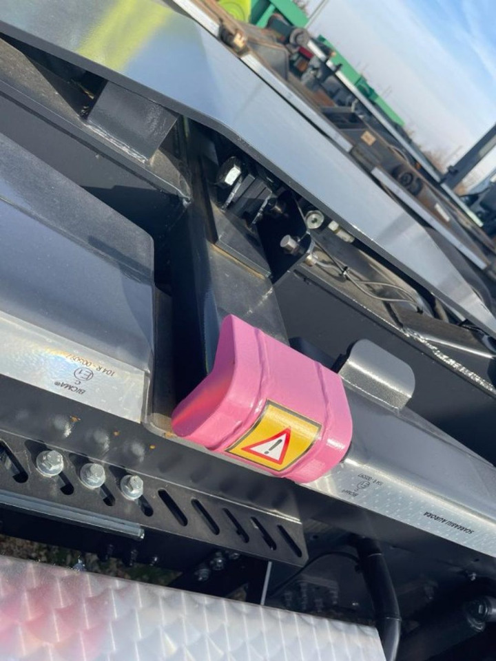 BLOCCAGGIO POSTERIORE ESTERNO - Caroserie și exterior pentru Camion: Foto 4 BLOCCAGGIO POSTERIORE ESTERNO - Caroserie și exterior pentru Camion: Foto 4