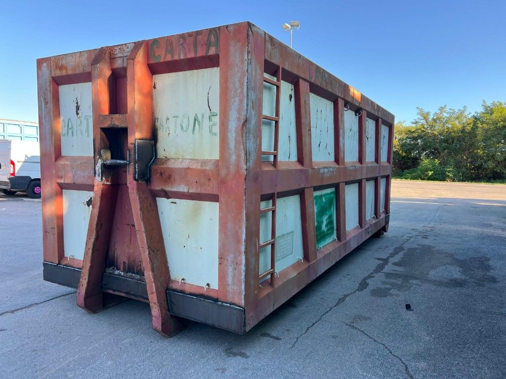 CONTAINER SCARRABILE USATO A CIELO APERTO - Container abroll: Foto 1 CONTAINER SCARRABILE USATO A CIELO APERTO - Container abroll: Foto 1