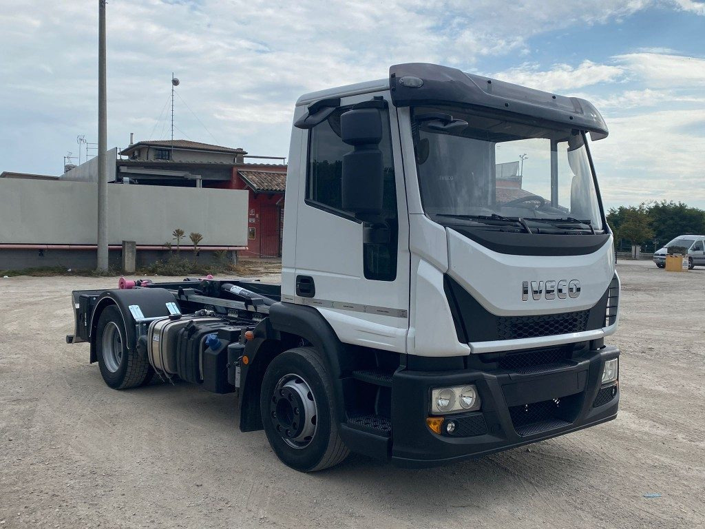 IVECO EUROCARGO 120E25 SCARRABILE - Camion cu cârlig: Foto 2 IVECO EUROCARGO 120E25 SCARRABILE - Camion cu cârlig: Foto 2