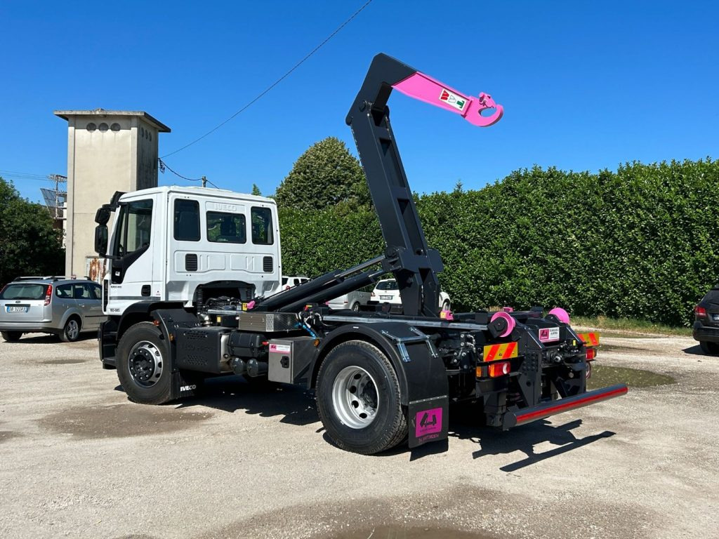 IVECO EUROCARGO 180E32K NUOVO SCARRABILE - Camion cu cârlig: Foto 4 IVECO EUROCARGO 180E32K NUOVO SCARRABILE - Camion cu cârlig: Foto 4